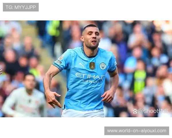 球员伤愈复出首秀表现出色，赢得球迷喝彩，受伤的球星